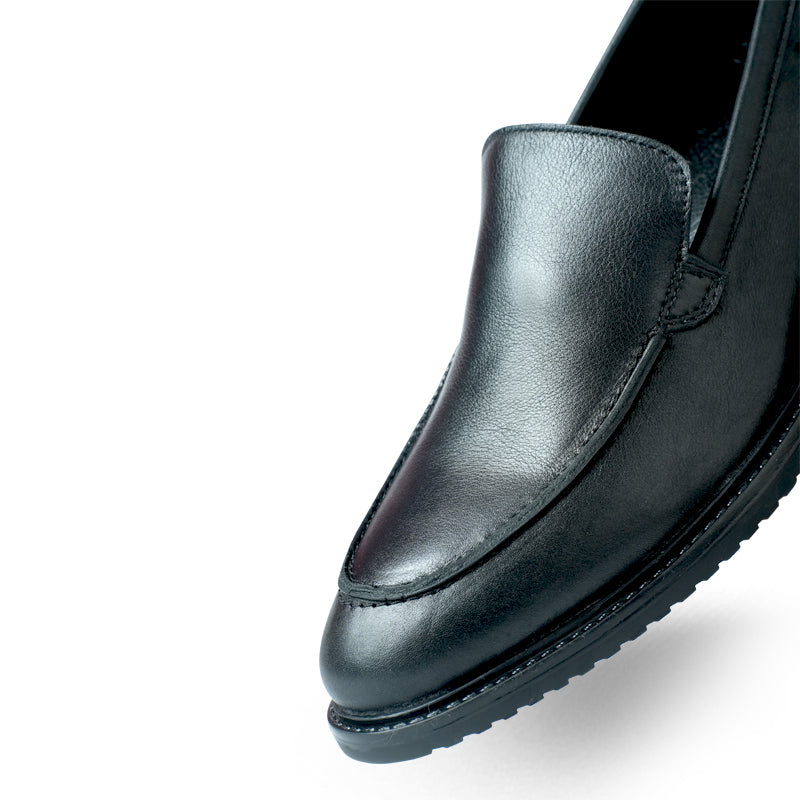 Lamonchie Delturo - Textured Slip-On